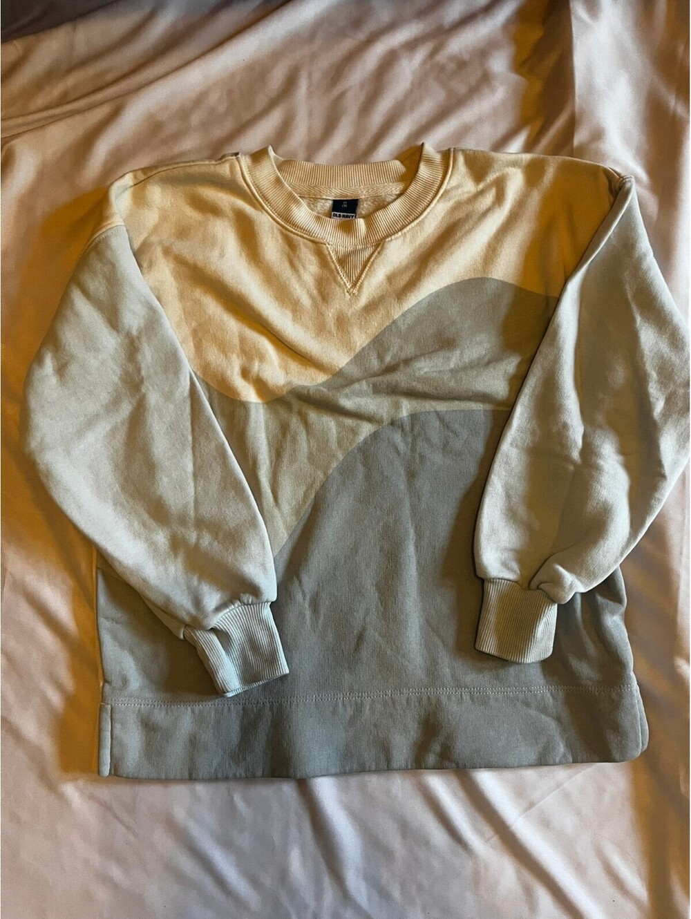 Old Navy cream sweatshirt girls